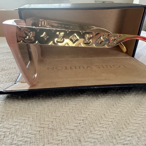 Louis Vuitton Sunglasses - Picture 4 of 8